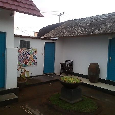 Izaac'S Bed & Breakfast โลวินา ภายนอก รูปภาพ