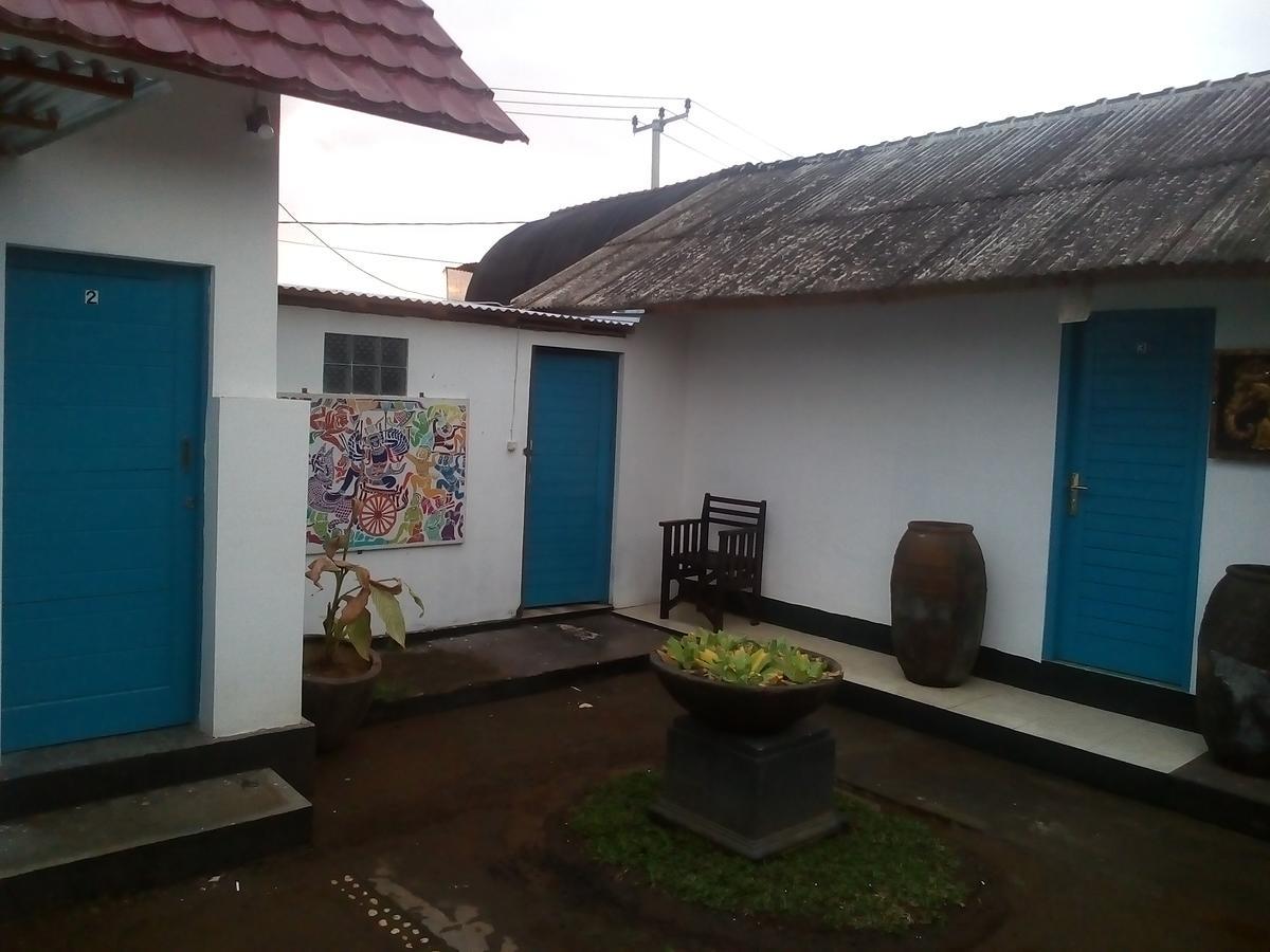 Izaac'S Bed & Breakfast โลวินา ภายนอก รูปภาพ