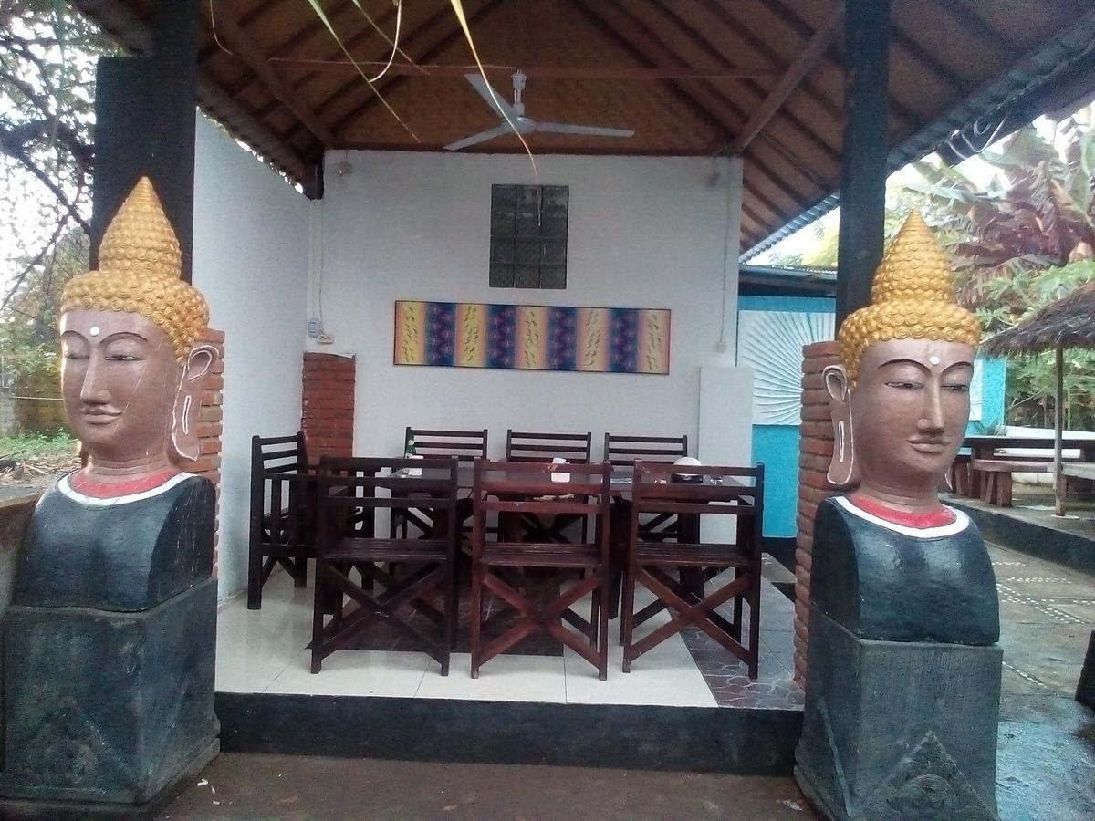 Izaac'S Bed & Breakfast โลวินา ภายนอก รูปภาพ