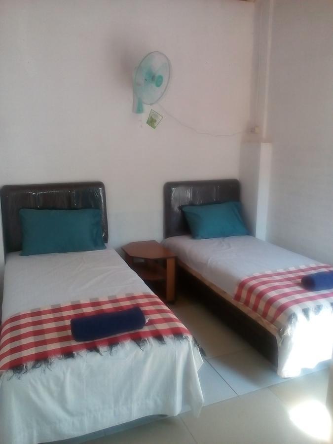 Izaac'S Bed & Breakfast โลวินา ภายนอก รูปภาพ