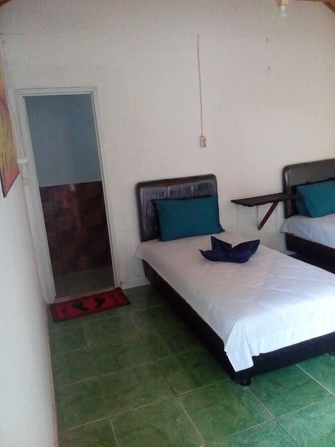 Izaac'S Bed & Breakfast โลวินา ภายนอก รูปภาพ