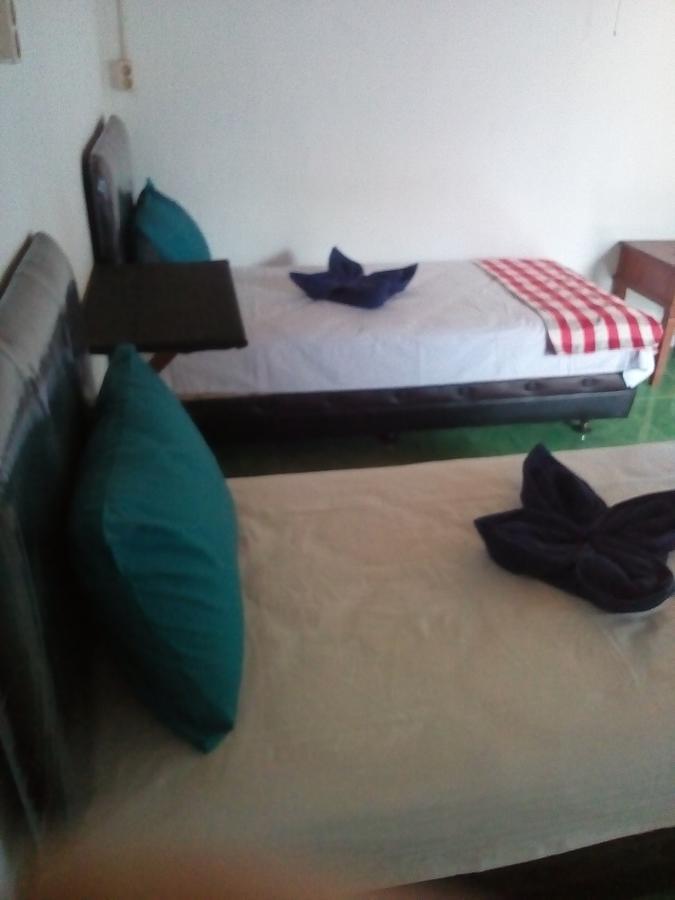 Izaac'S Bed & Breakfast โลวินา ภายนอก รูปภาพ